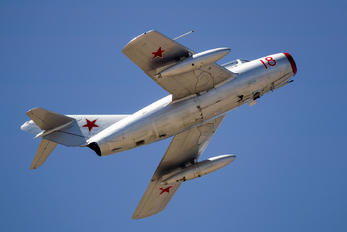 N104CJ - Private Mikoyan-Gurevich MiG-15 UTI
