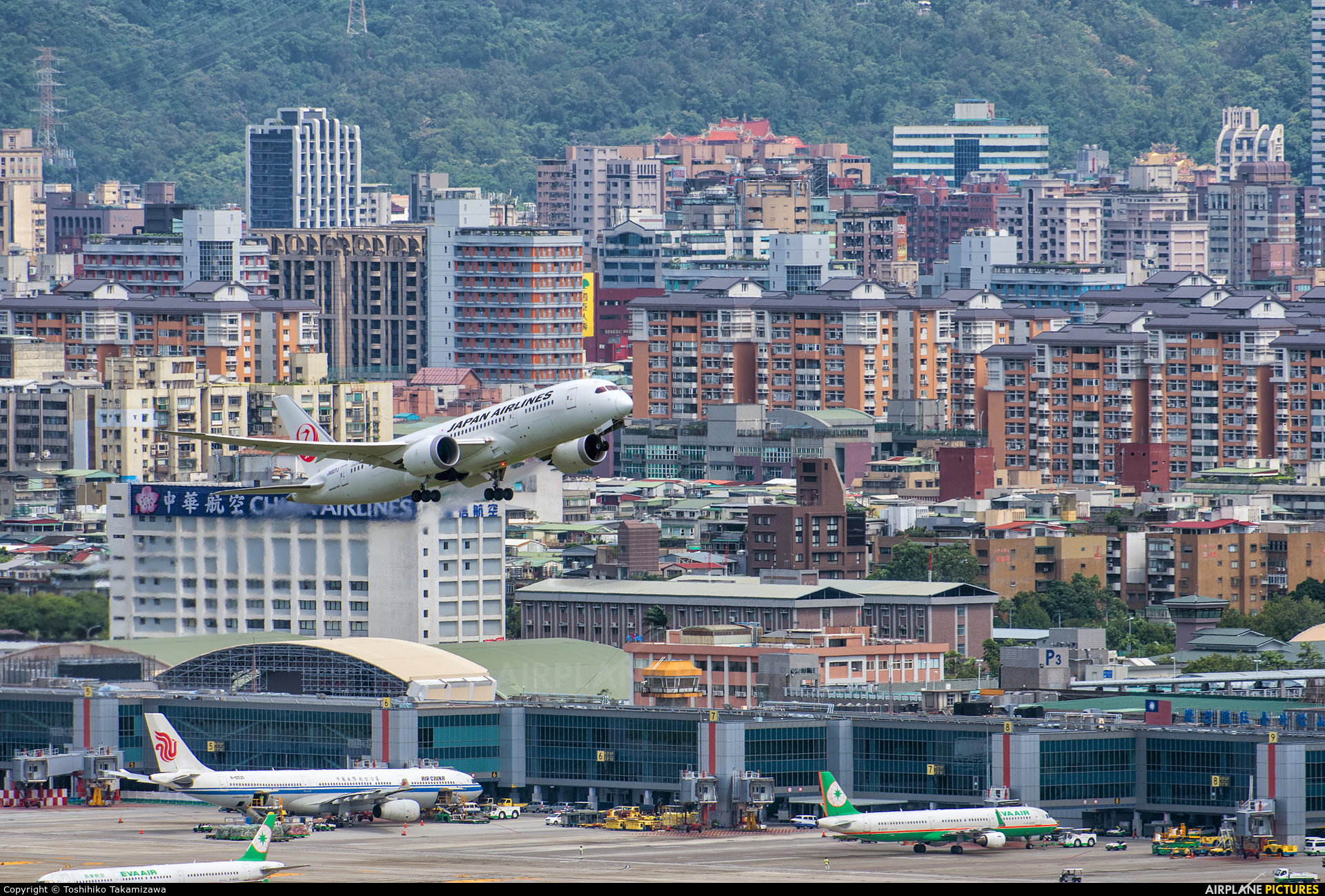 - Airport Overview JA827J aircraft at Taipei Sung Shan/Songshan Airport