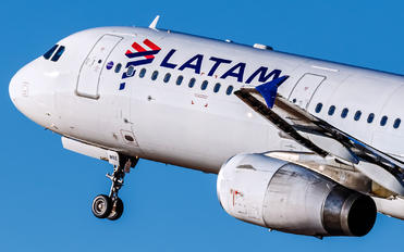 PT-MXE - LATAM Airbus A321