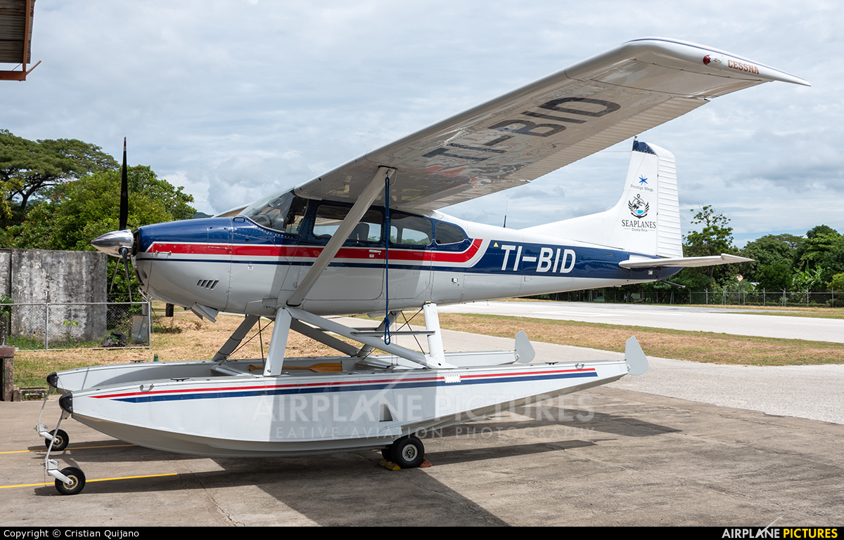 Prestige Wings TI-BID aircraft at Nicoya