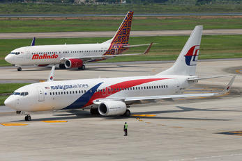 9M-MXV - Malaysia Airlines Boeing 737-800