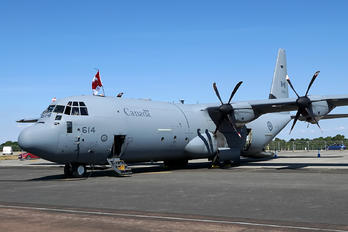 130614 - Canada - Air Force Lockheed CC-130J Hercules