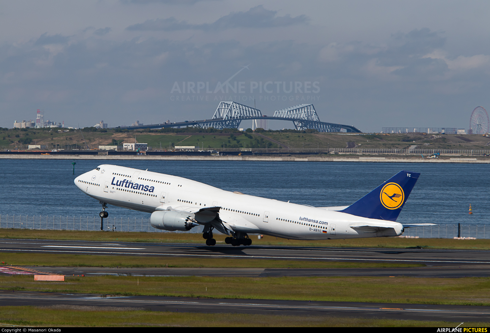 Lufthansa D-ABYC aircraft at Tokyo - Haneda Intl