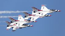 - - USA - Air Force : Thunderbirds Lockheed Martin F-16C Fighting Falcon aircraft
