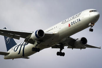 N844MH - Delta Air Lines Boeing 767-400ER