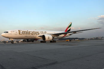 A6-EWI - Emirates Airlines Boeing 777-200LR