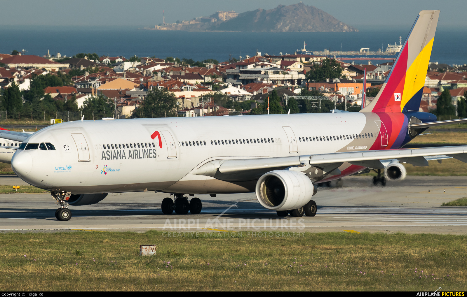 Asiana Airlines HL7795 aircraft at Istanbul - Ataturk