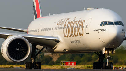 A6-EQI - Emirates Airlines Boeing 777-31H(ER)