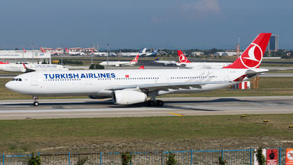 TC-LOE - Turkish Airlines Airbus A330-300