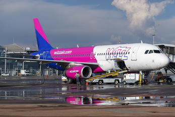 HA-LYX - Wizz Air Airbus A320