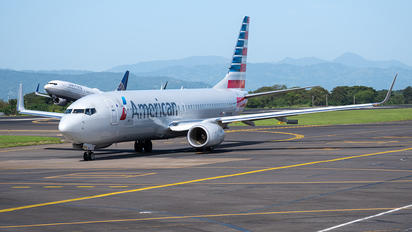 N953NN - American Airlines Boeing 737-800