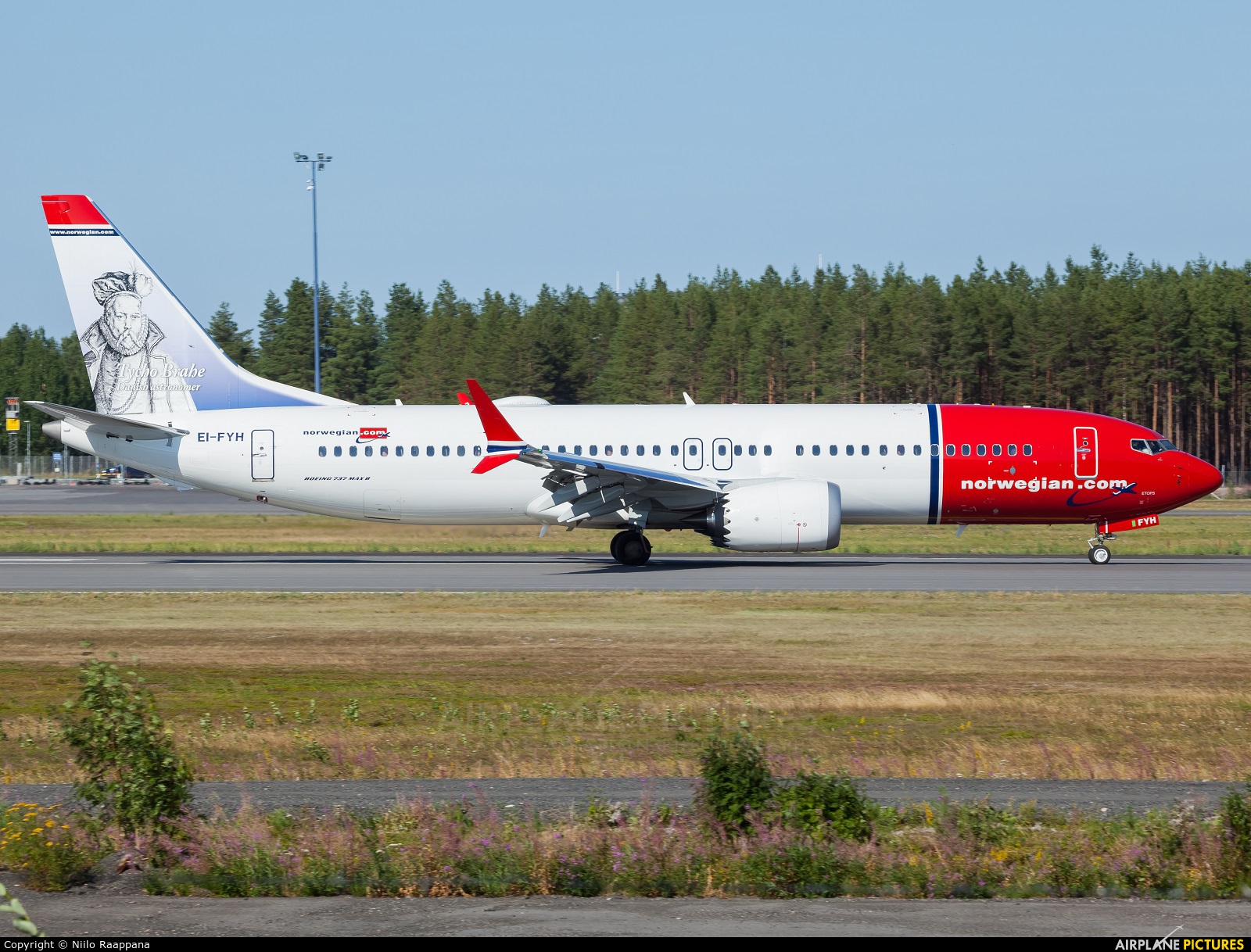 Norwegian Air Shuttle EI-FYH aircraft at Oulu
