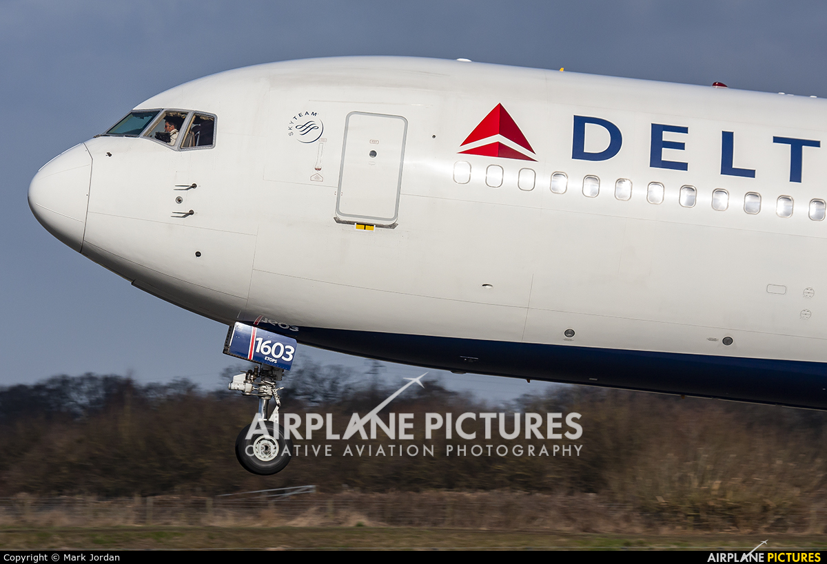 Delta Air Lines N1603 aircraft at Manchester