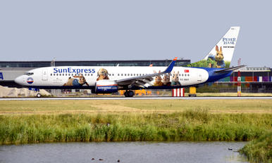 TC-SNY - SunExpress Boeing 737-800