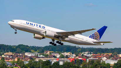 N775UA - United Airlines Boeing 777-200ER