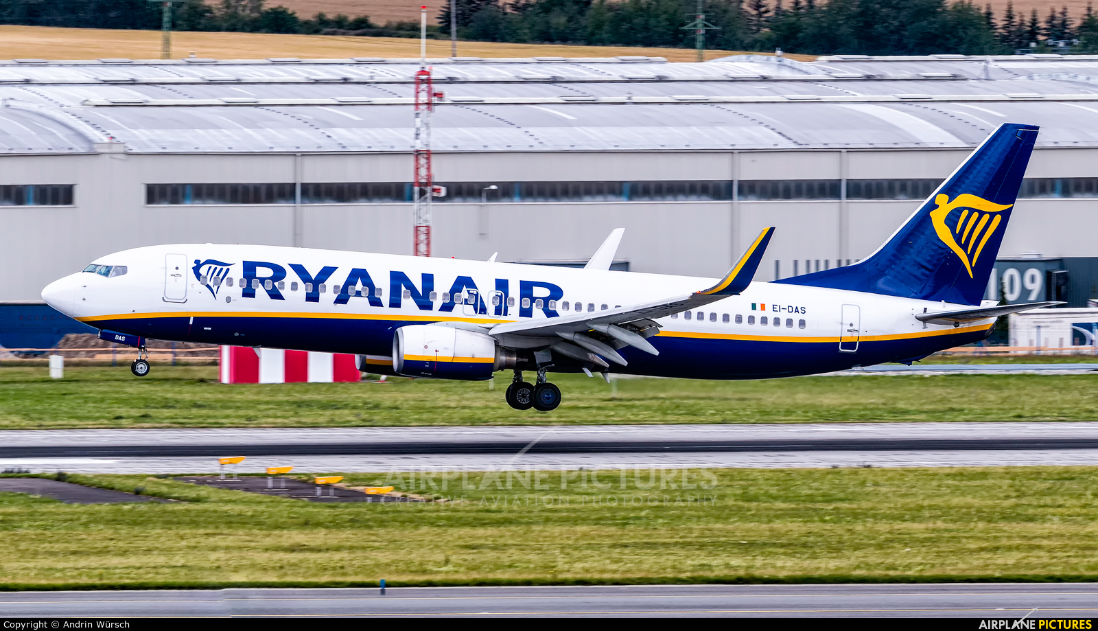 Ryanair EI-DAS aircraft at Prague - Václav Havel