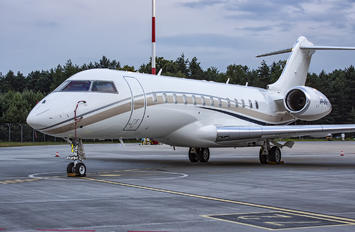 VH-UPH - Private Bombardier BD700 - Global 7000