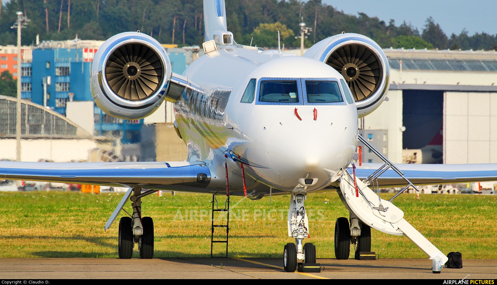Private T7-IIE aircraft at Zurich
