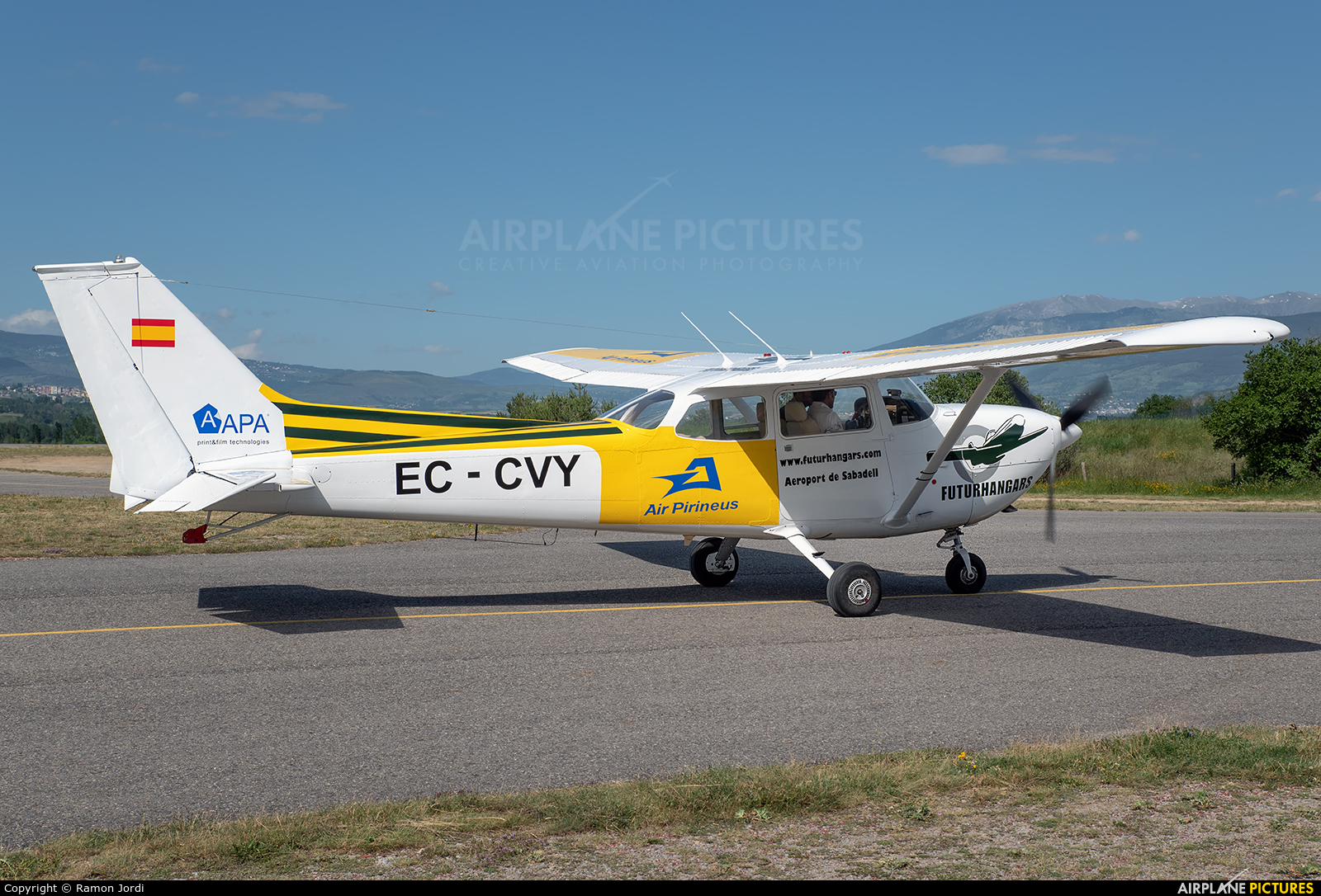 Private EC-CVY aircraft at La Cerdanya