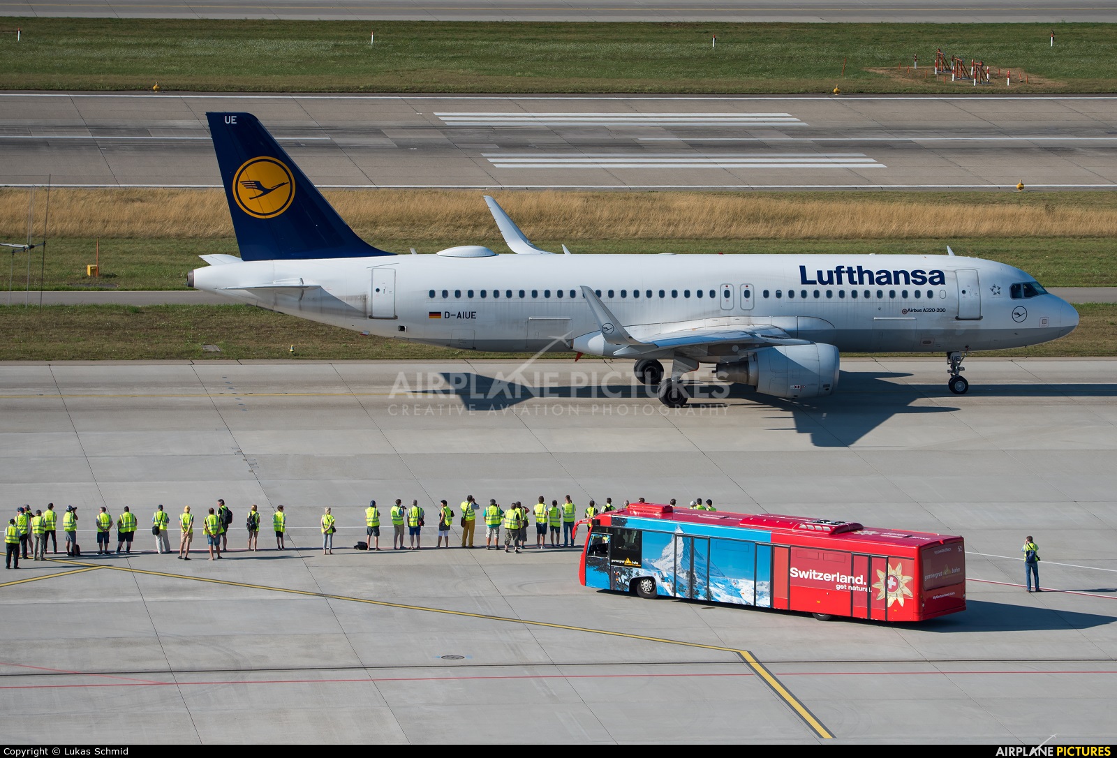 Lufthansa D-AIUE aircraft at Zurich