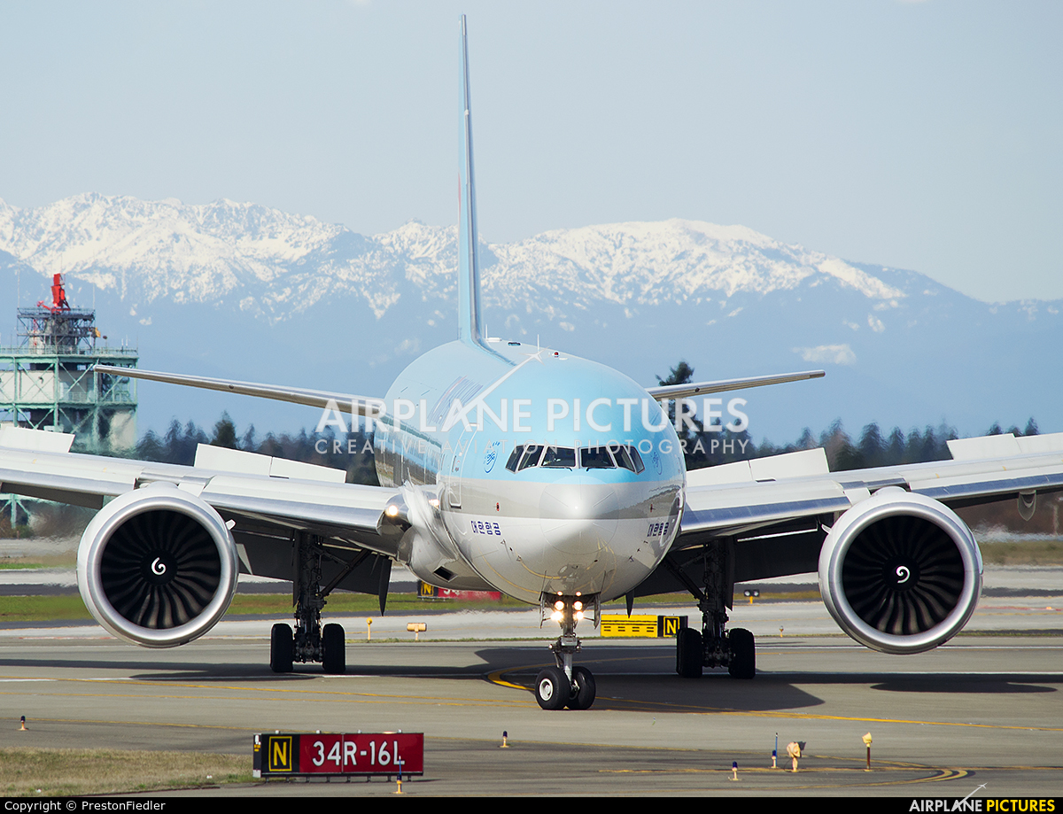 Korean Air HL8006 aircraft at Seattle-Tacoma Intl
