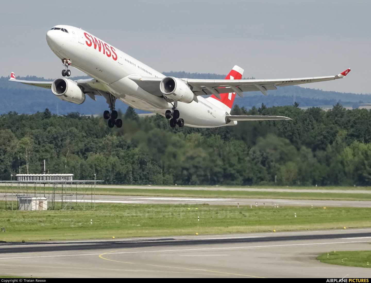 Swiss HB-JHI aircraft at Zurich