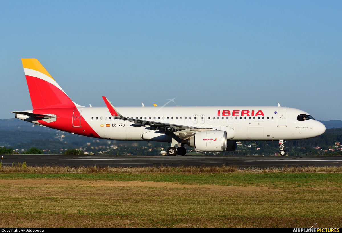 Iberia EC-MXU aircraft at La Coruña