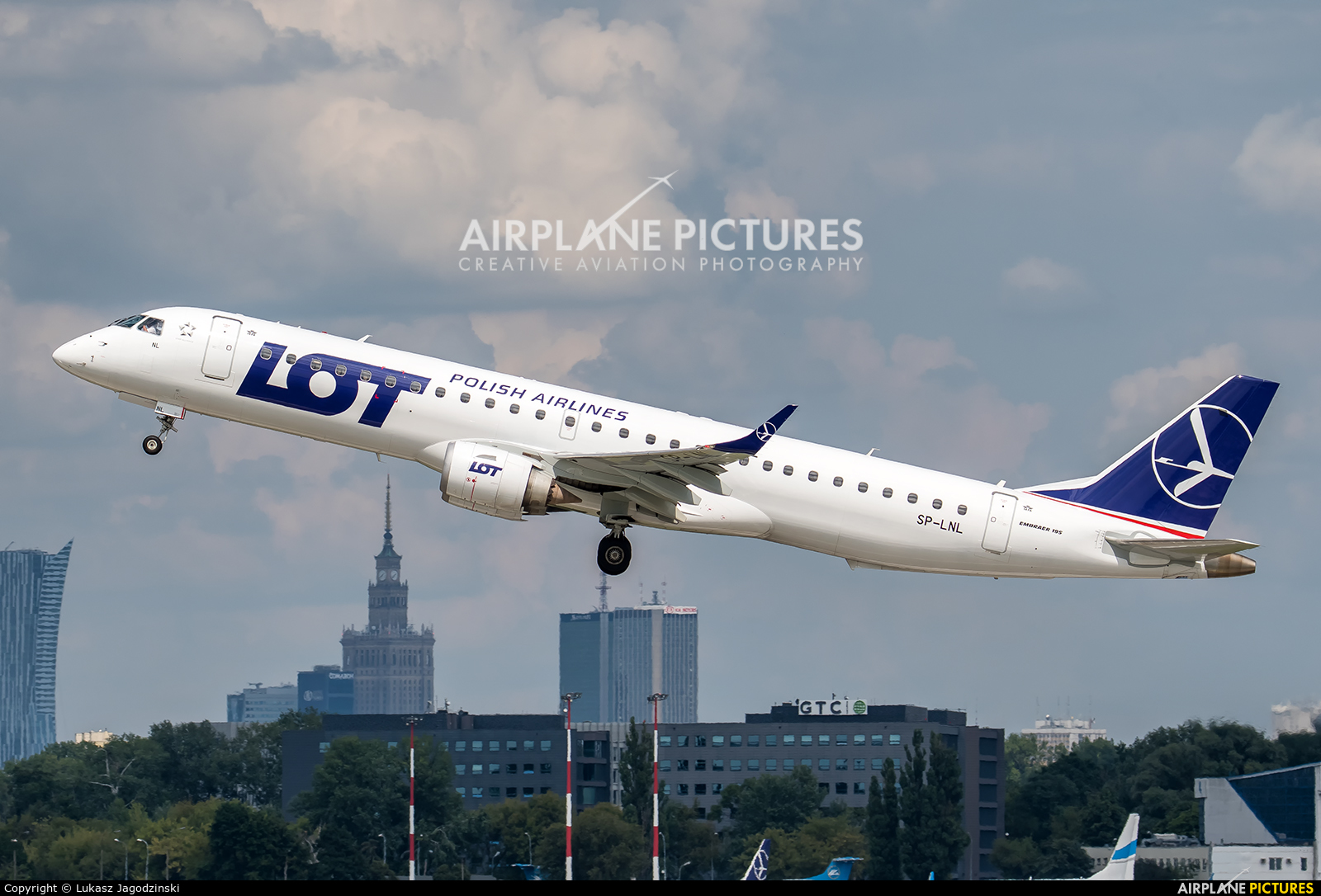 LOT - Polish Airlines SP-LNL aircraft at Warsaw - Frederic Chopin