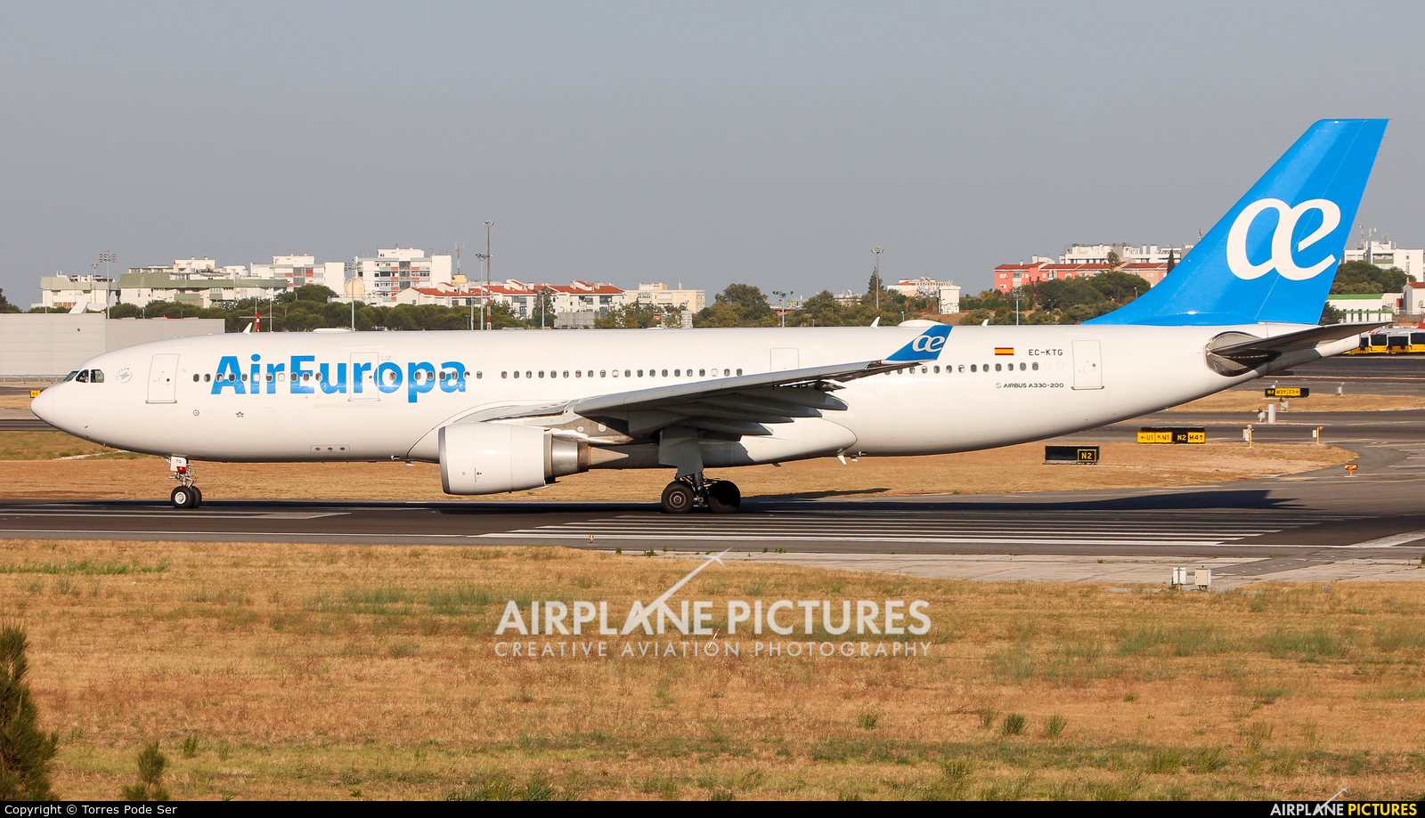 Air Europa EC-KTG aircraft at Lisbon