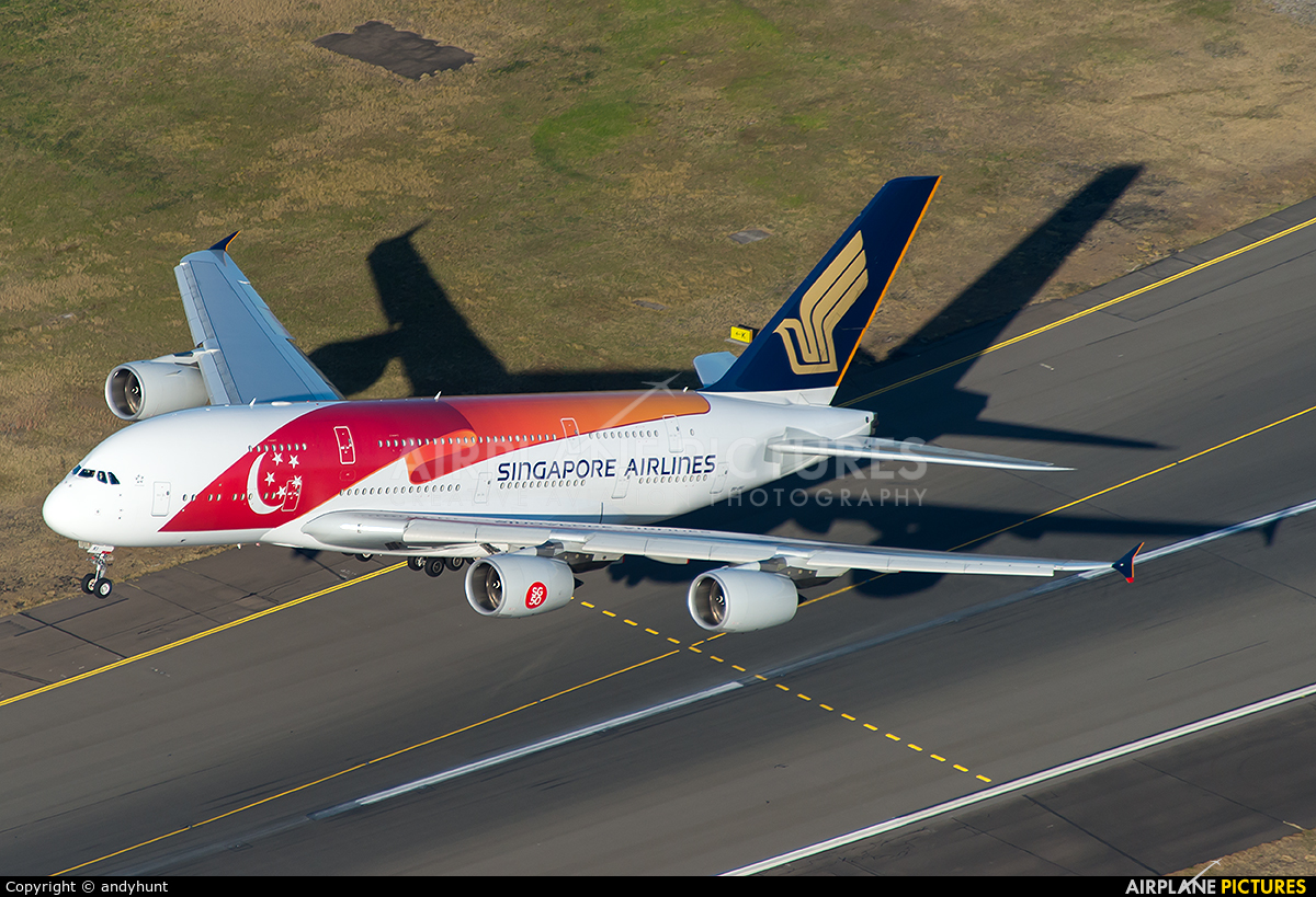 Singapore Airlines 9V-SKI aircraft at Sydney - Kingsford Smith Intl, NSW