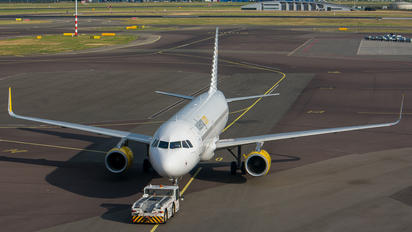 EC-MFK - Vueling Airlines Airbus A320