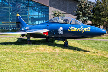 146417 - USA - Navy : Blue Angels Grumman TF-9J Cougar