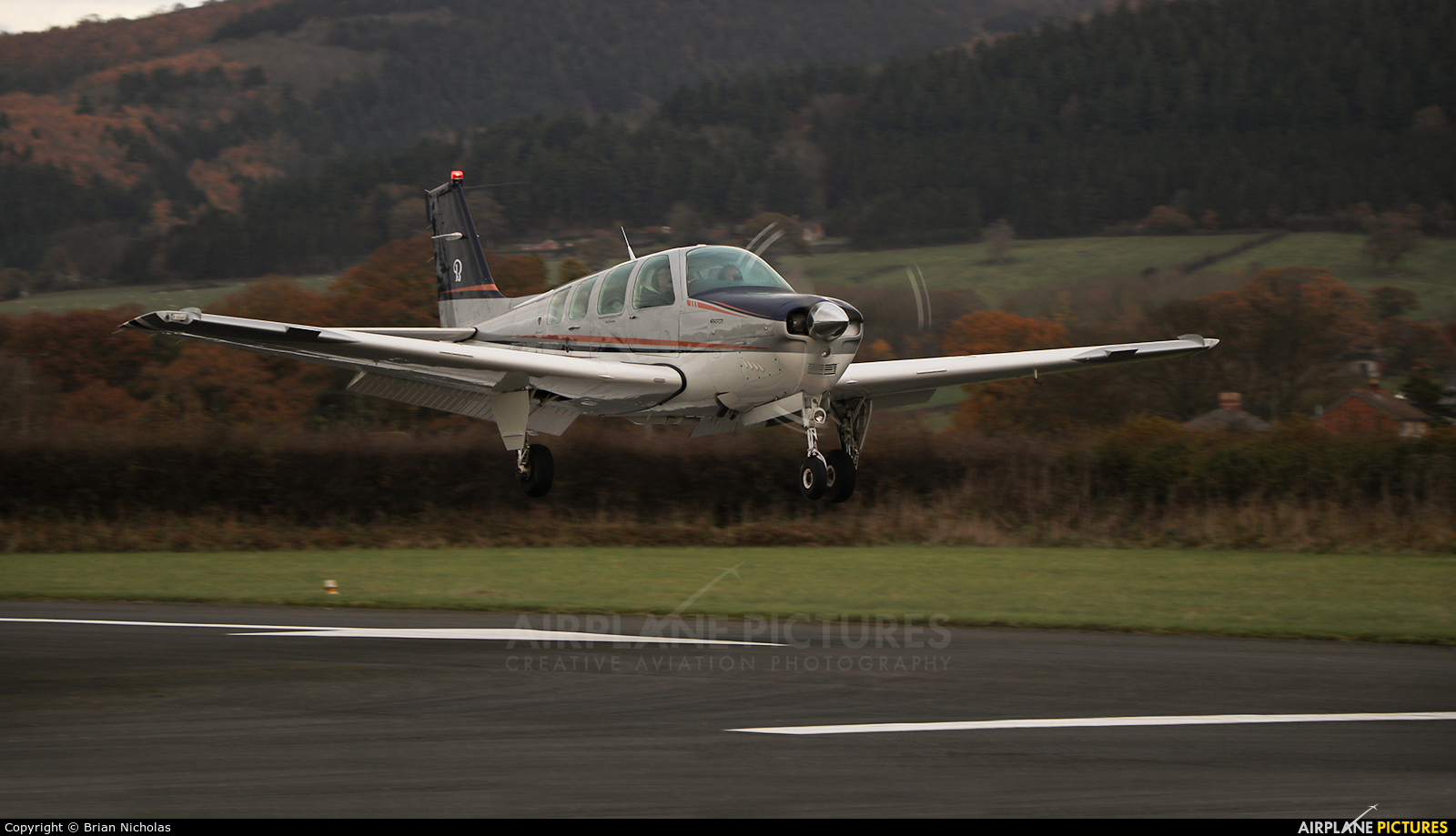 Private G-JLHS aircraft at Welshpool