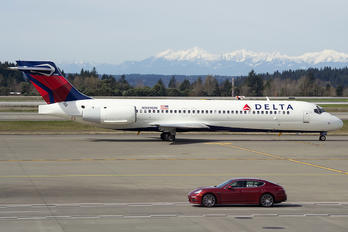 N989DN - Delta Air Lines Boeing 717