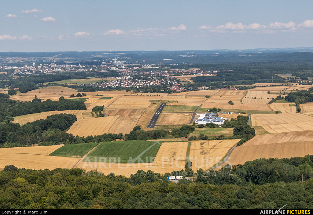 - Airport Overview - aircraft at Gießen-Lützelinden