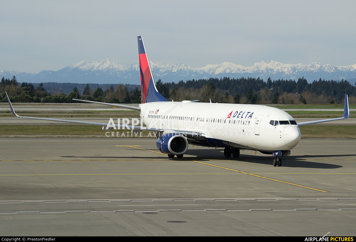 Delta Air Lines N817DN aircraft at Seattle-Tacoma Intl