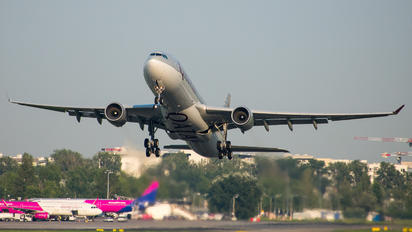 A7-AEC - Qatar Airways Airbus A330-300