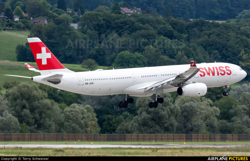 Swiss HB-JHC aircraft at Zurich