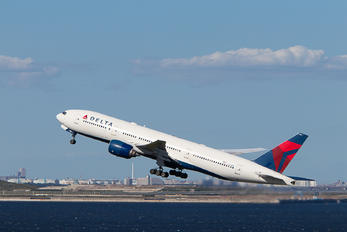 N861DA - Delta Air Lines Boeing 777-200ER