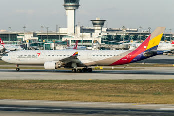 HL7795 - Asiana Airlines Airbus A330-300