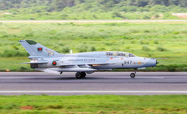 F947 - Bangladesh - Air Force Guizhou FT-7B