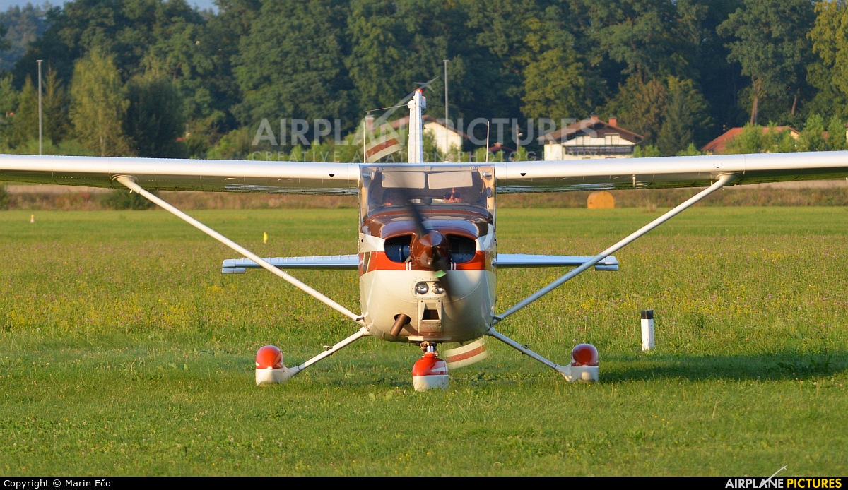Private S5-DDC aircraft at Levec