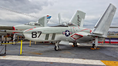 141702 - USA - Navy Grumman F-9 Cougar