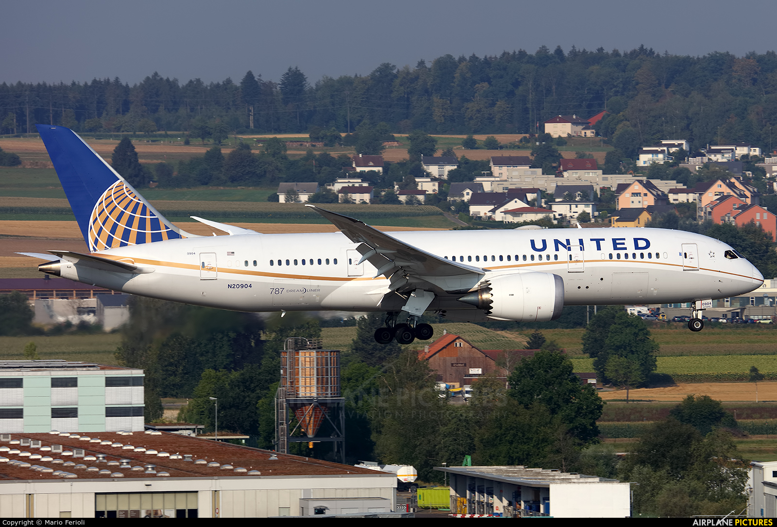United Airlines N20904 aircraft at Zurich