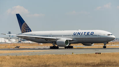 N782UA - United Airlines Boeing 777-200