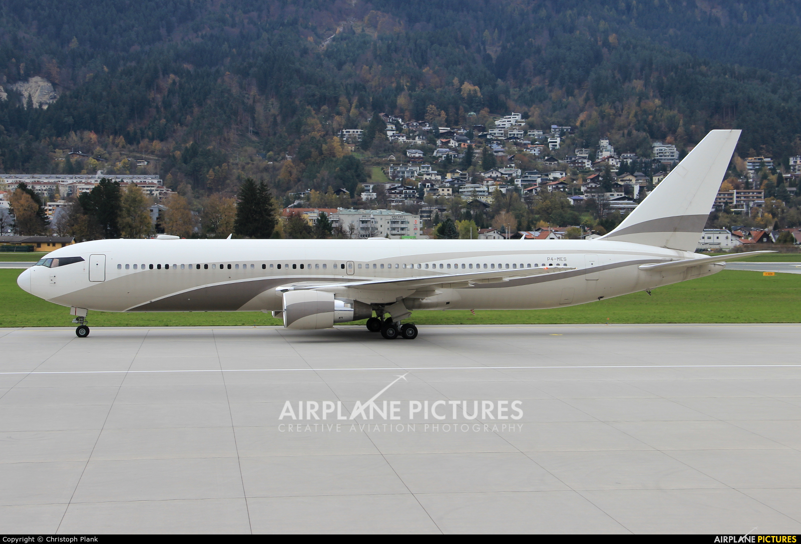 Global Jet Luxembourg P4-MES aircraft at Innsbruck