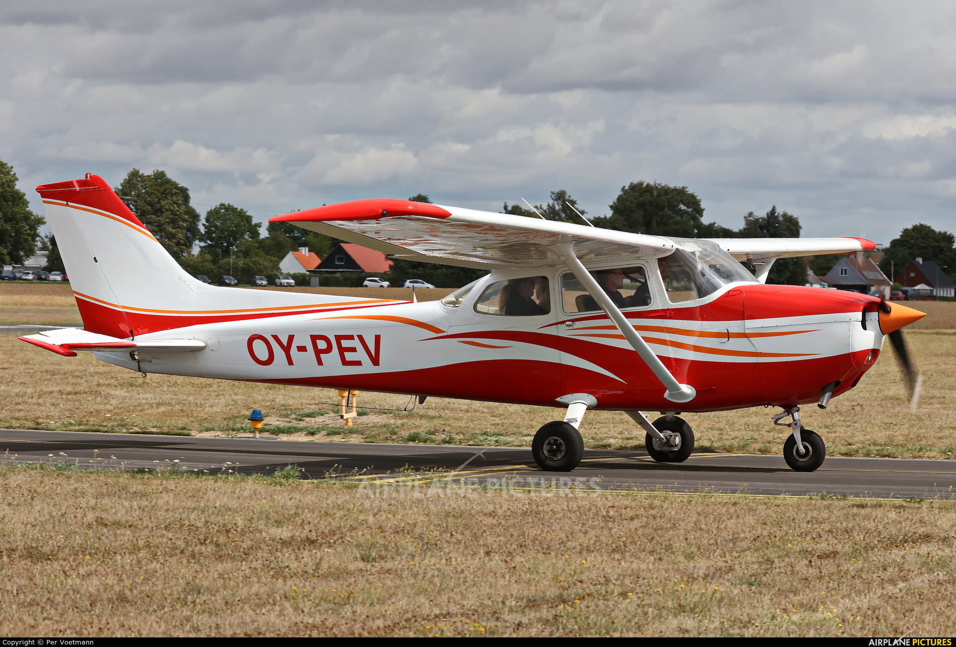 Starling Air OY-PEV aircraft at Lolland-Falster Airport