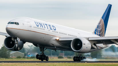 N57016 - United Airlines Boeing 777-200ER