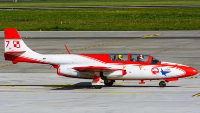 3H-2007 - Poland - Air Force: White & Red Iskras PZL TS-11 Iskra