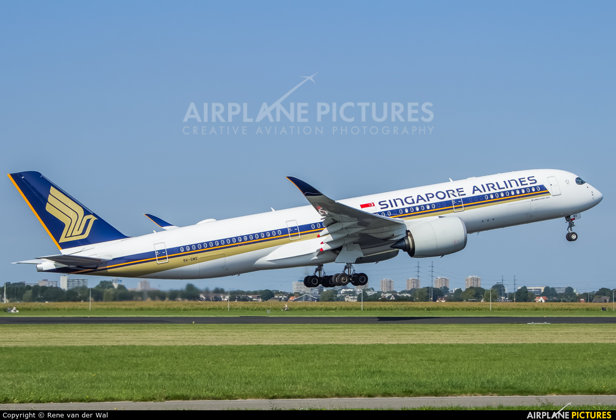 Singapore Airlines 9V-SMS aircraft at Amsterdam - Schiphol